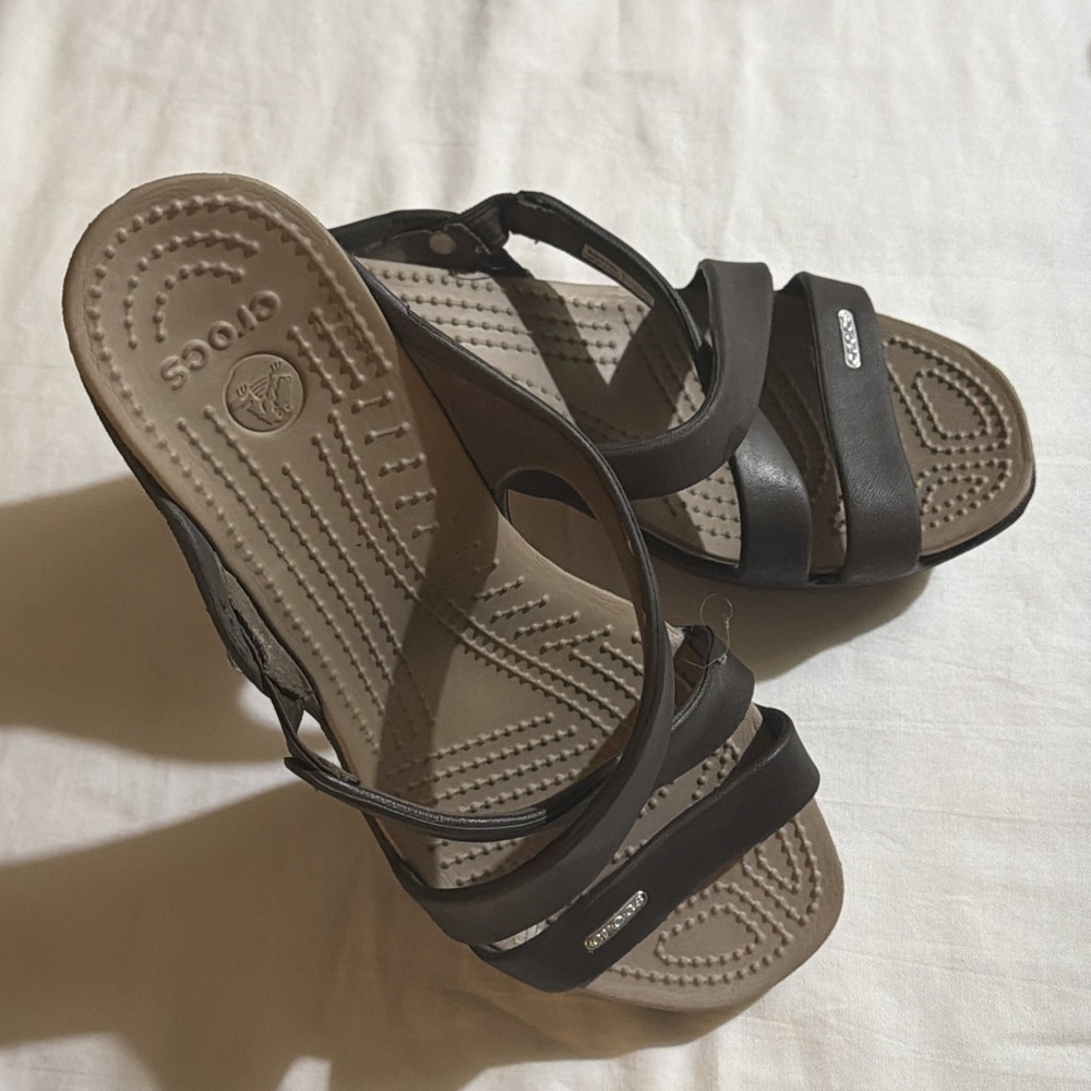 Women's‎ Crocs Cyprus Iv Brown Size 10WHigh Heel Strappy Platform Sandal